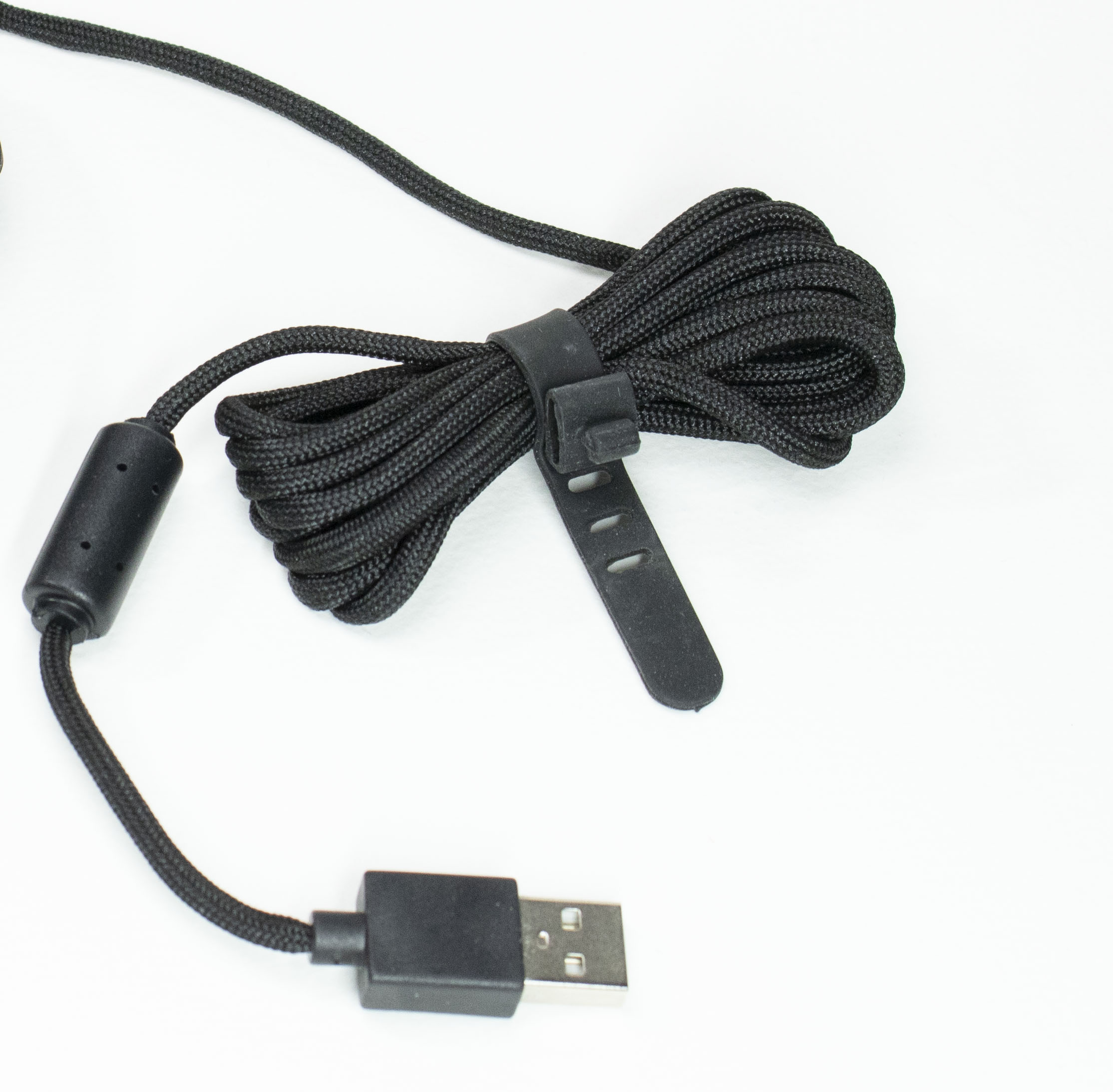 Close-up of the paracord cable